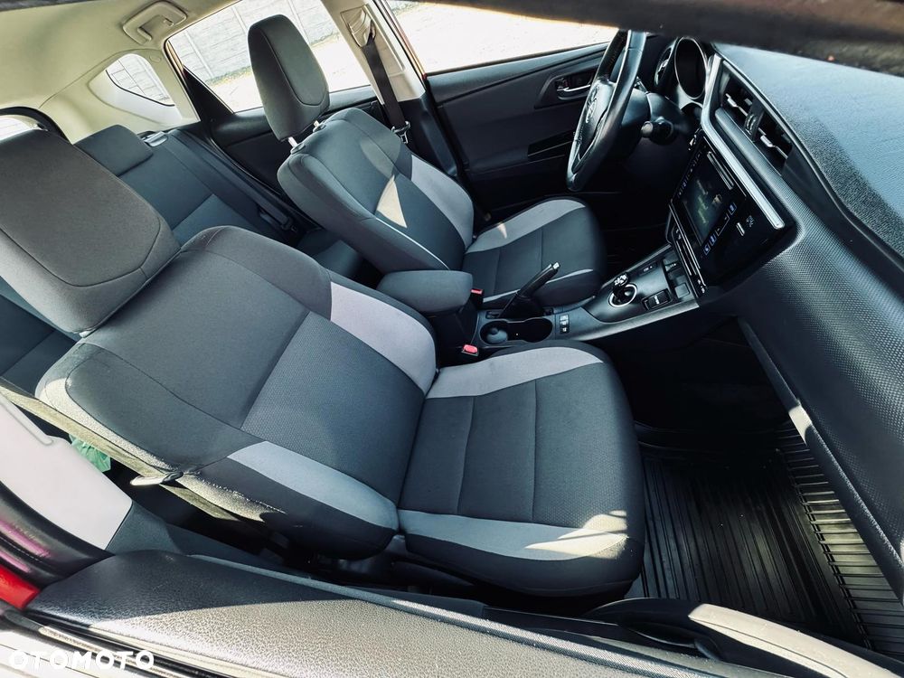 Toyota Auris Hybrid 135 Dynamic - 31