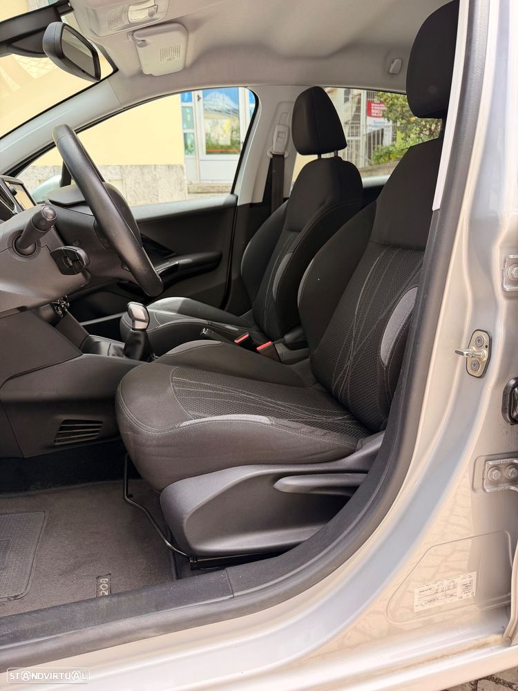 Peugeot 208 1.2 VTi Allure - 33