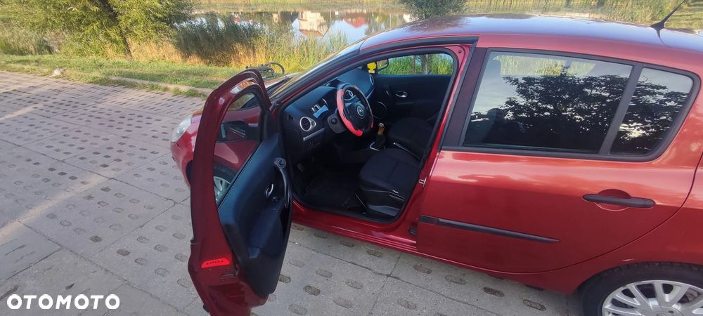 Renault Clio - 19