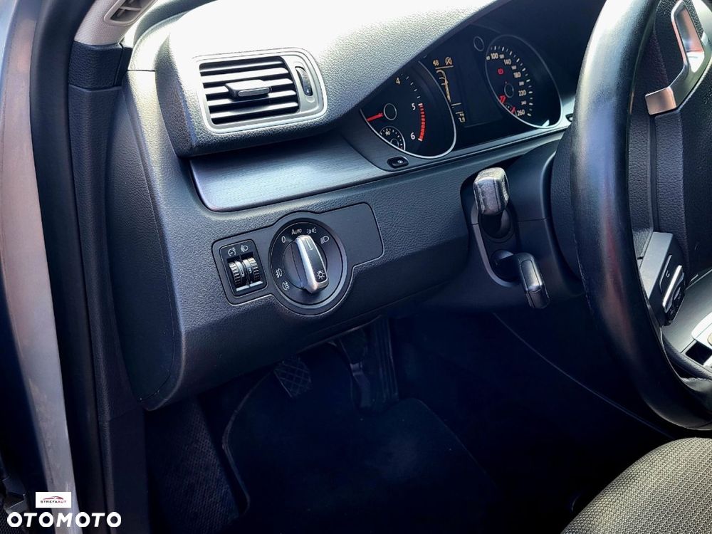 Volkswagen Passat - 25