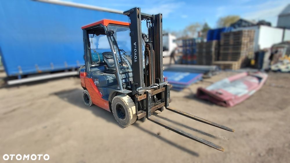 Toyota 8FGF25 GAZ 2.5T UDŻWIG 3.3M - 4