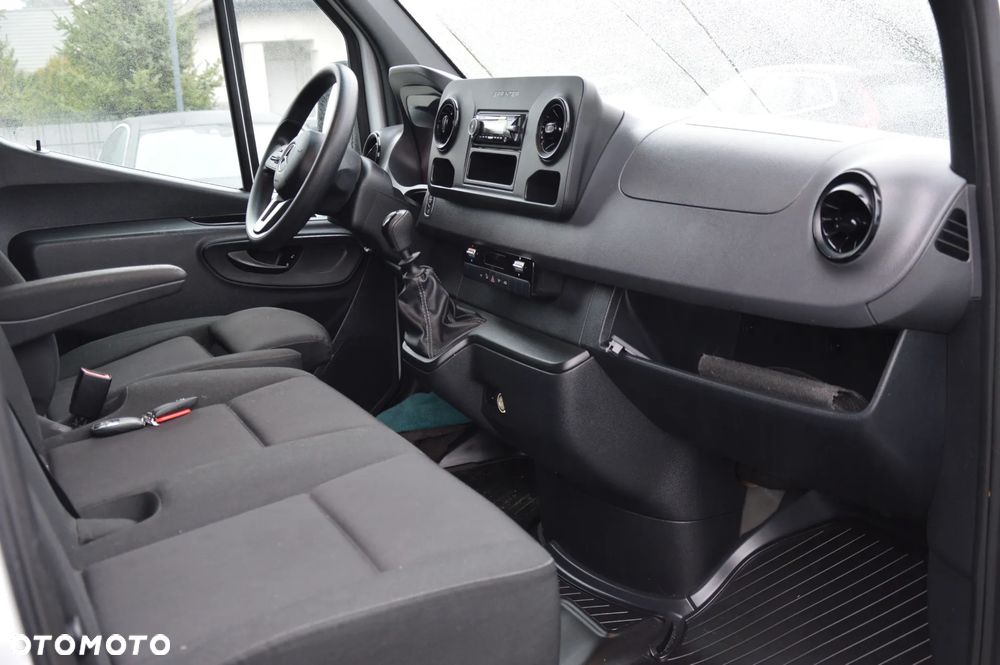 Mercedes-Benz Sprinter - 13