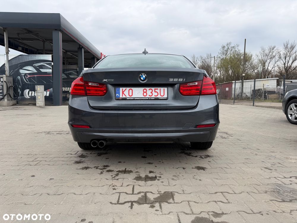 BMW Seria 3 328i xDrive Luxury Line - 9