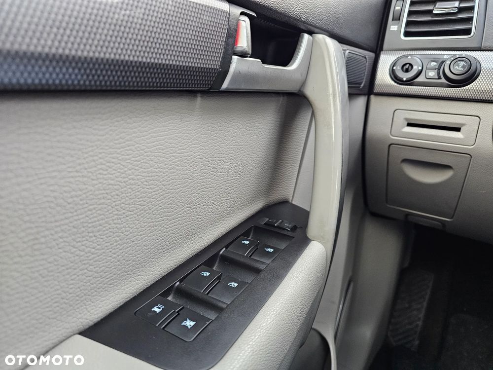 Chevrolet Captiva 2.2 D LT+ - 32