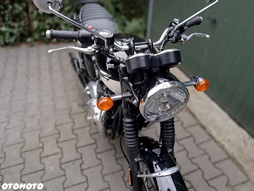 Triumph Bonneville - 11
