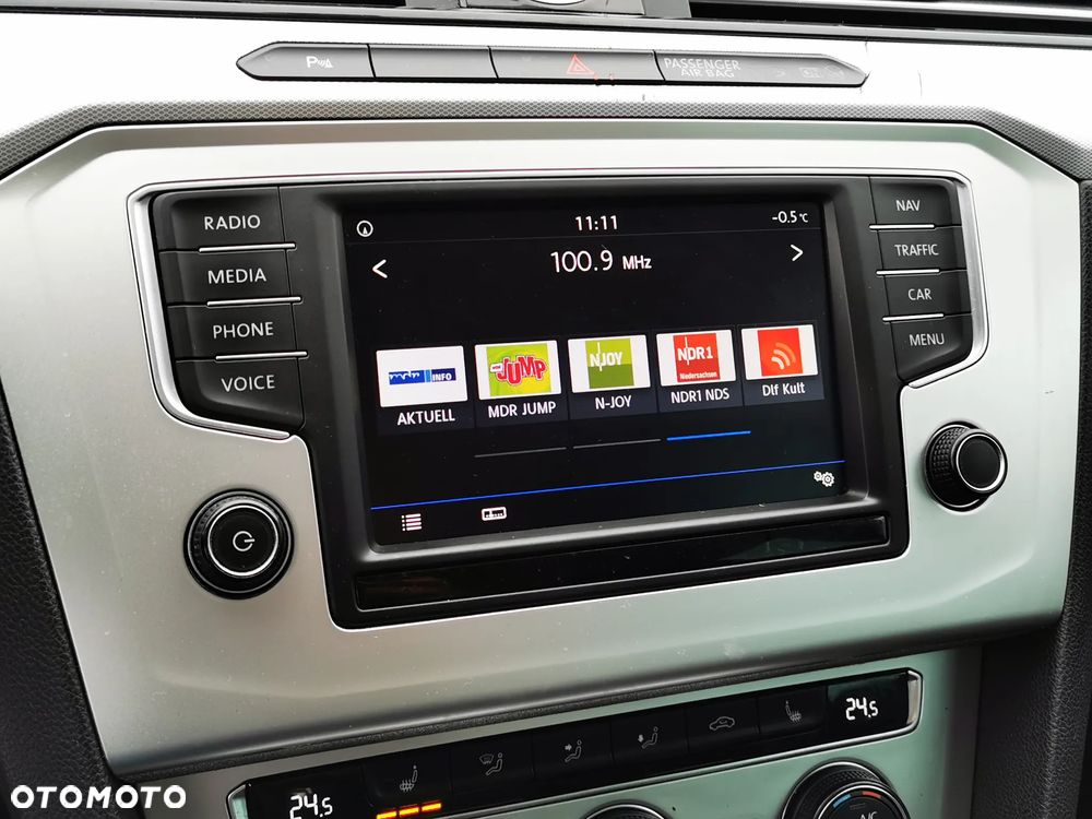 Volkswagen Passat 2.0 TDI BlueMotion Technology Highline - 23