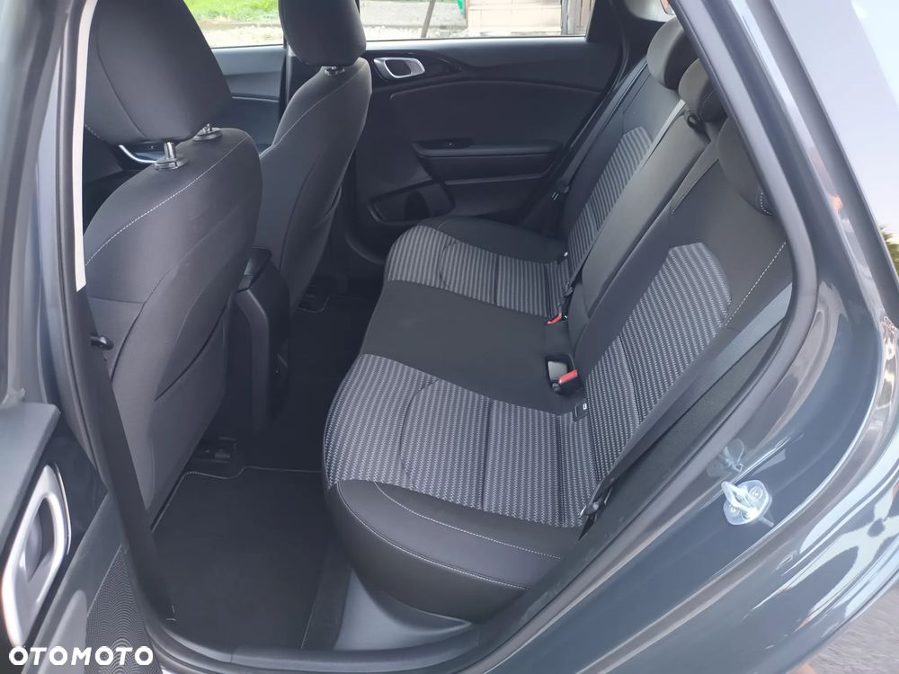 Kia Ceed - 10
