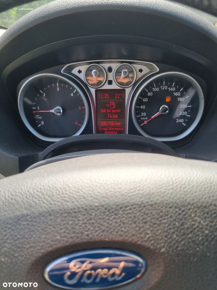 Ford Kuga - 12