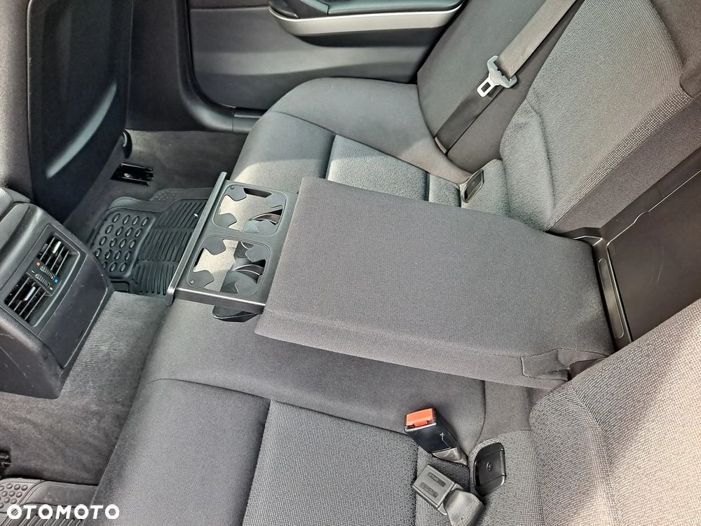 BMW Seria 3 320i - 12