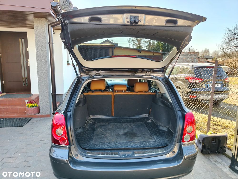 Toyota Avensis 2.0 D-4D Sol plus+NAVI - 26