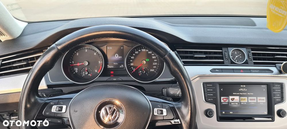 Volkswagen Passat 2.0 TDI SCR DSG Comfortline - 10
