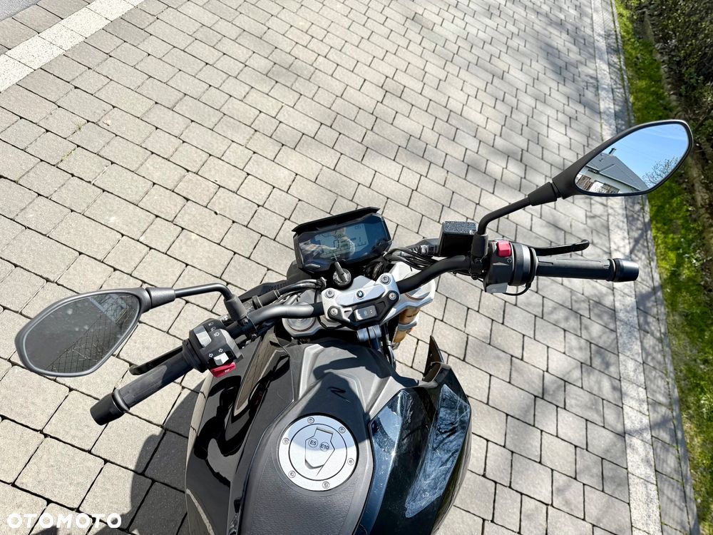 BMW G - 9