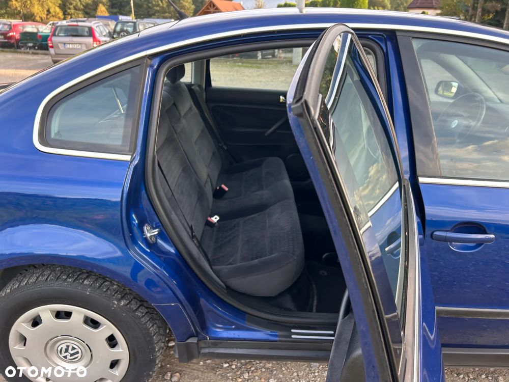 Volkswagen Passat 1.9 TDI Comfortline - 10