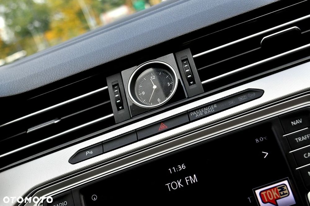 Volkswagen Passat - 16