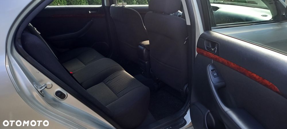 Toyota Avensis - 9