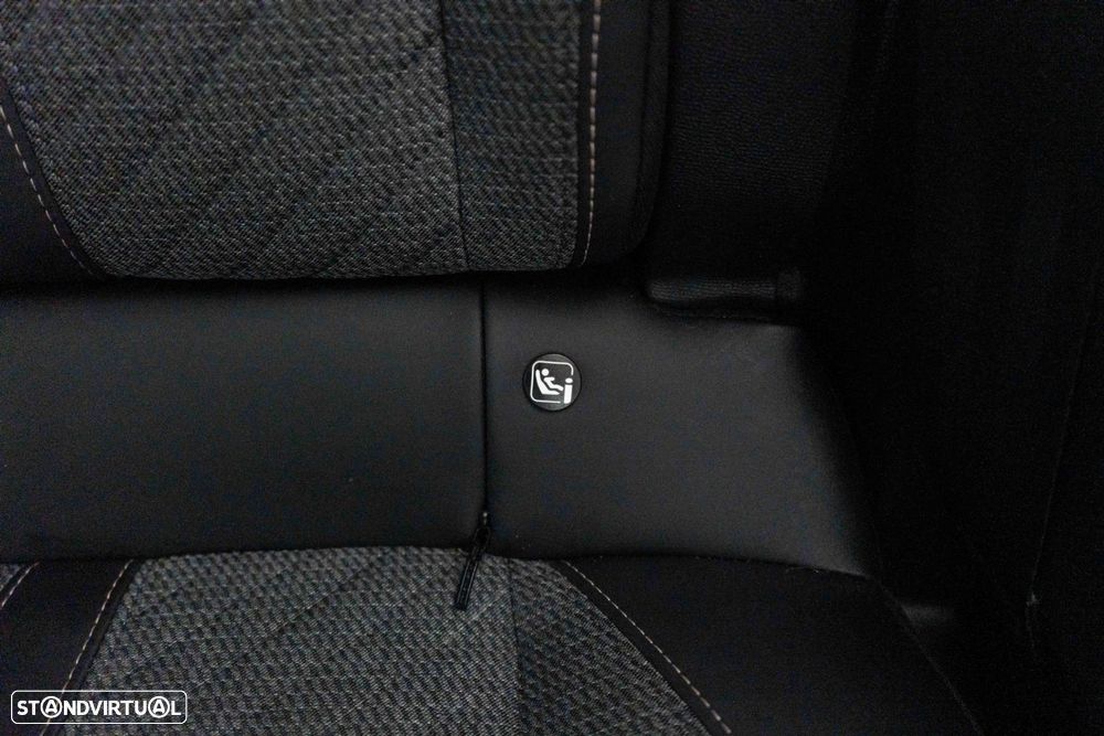 Peugeot 2008 1.2 Hybrid Allure e-DCS6 - 11