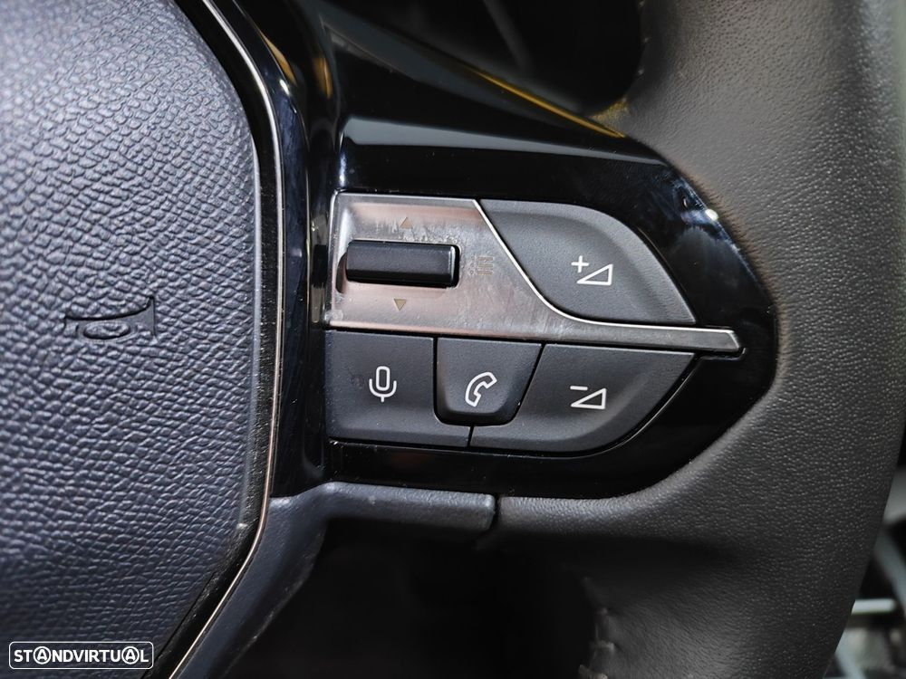 Peugeot 408 1.2 PureTech Allure EAT8 - 22