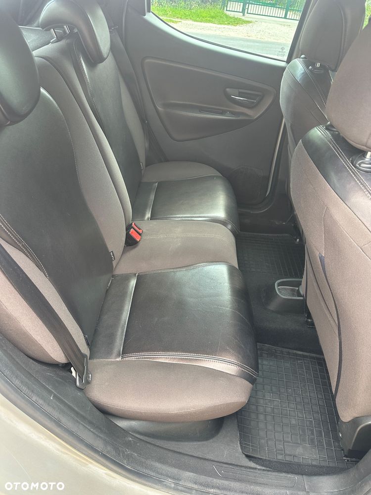 Lancia Ypsilon - 7