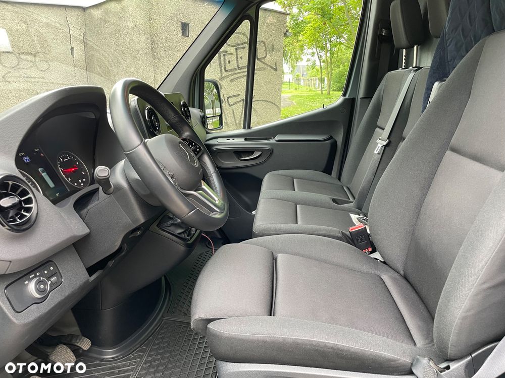 Mercedes-Benz Sprinter - 11