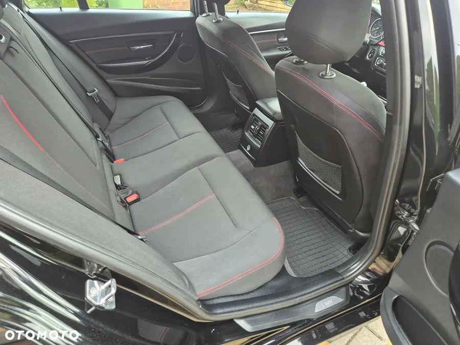 BMW Seria 3 320d xDrive - 26