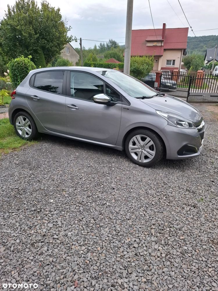 Peugeot 208 - 1