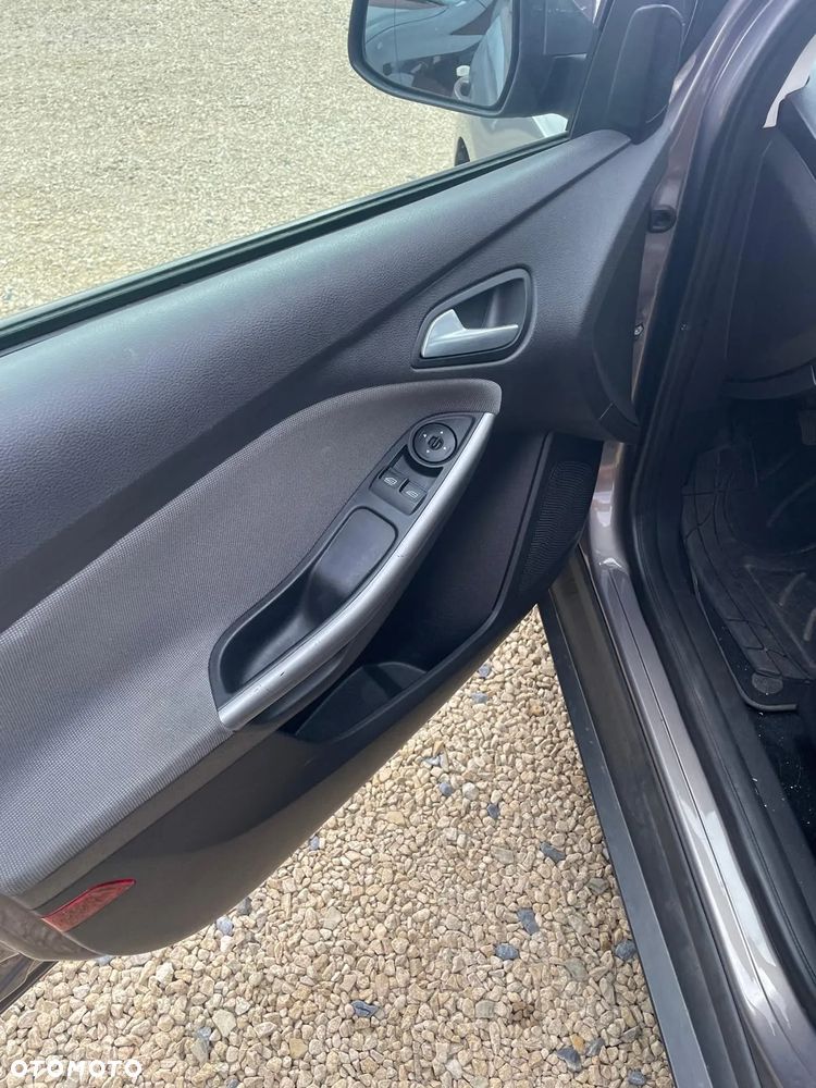 Ford Focus 1.6 TDCi DPF Start-Stopp-System SYNC Edition - 9