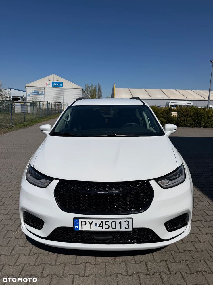 Chrysler Pacifica - 1