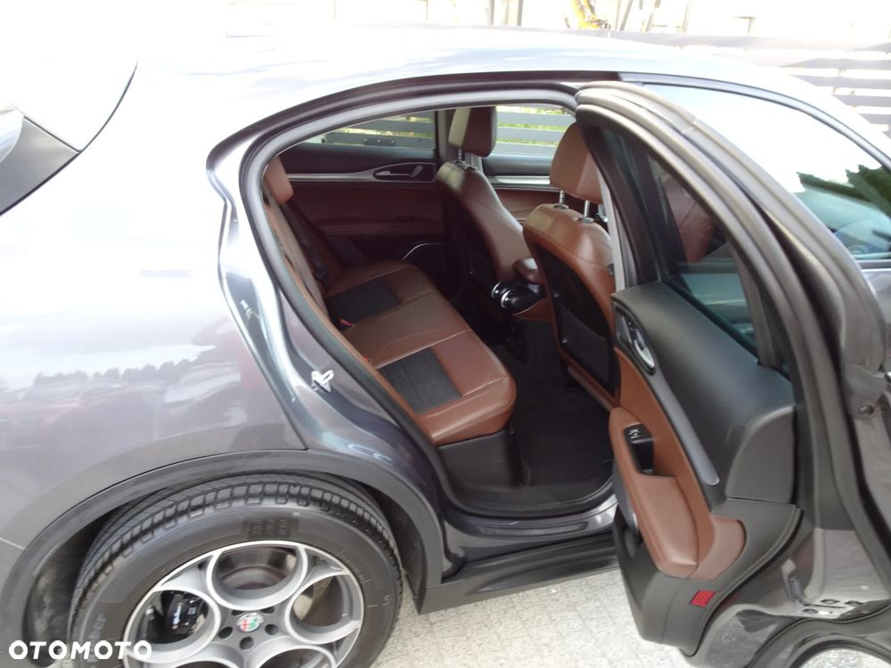 Alfa Romeo Stelvio 2.0 Turbo Sprint Q4 - 19