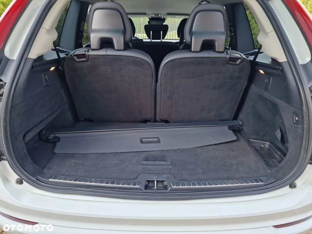 Volvo XC 90 D5 AWD Momentum 7os - 23