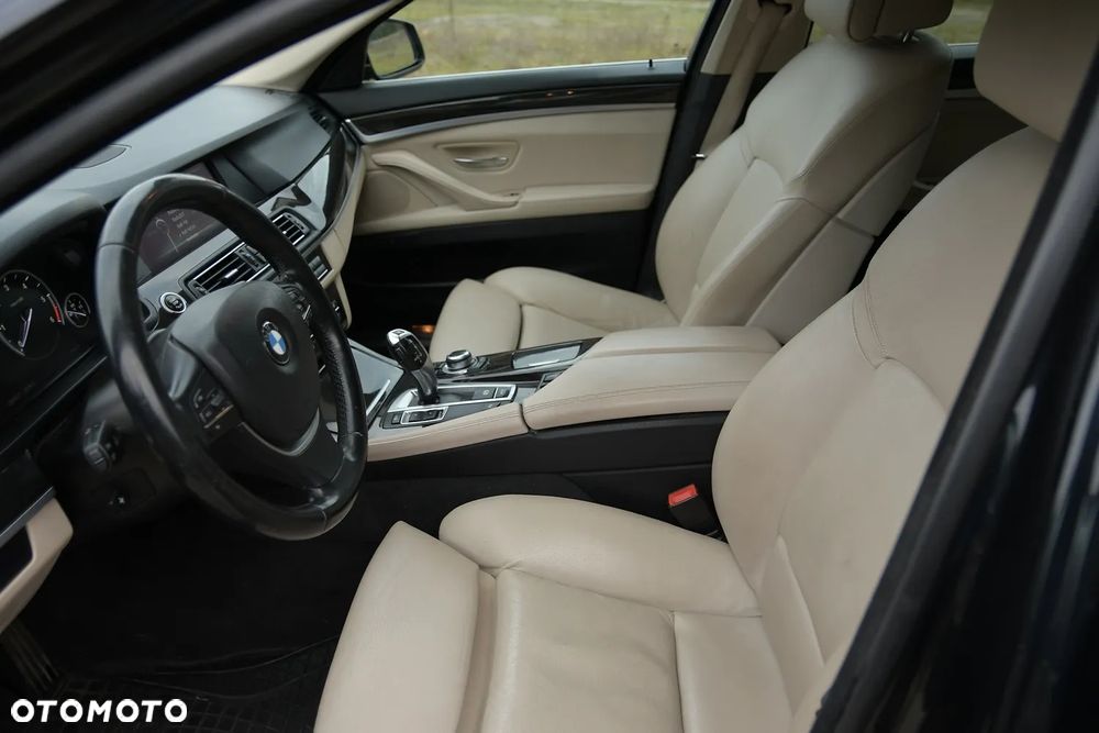 BMW Seria 5 525d - 23