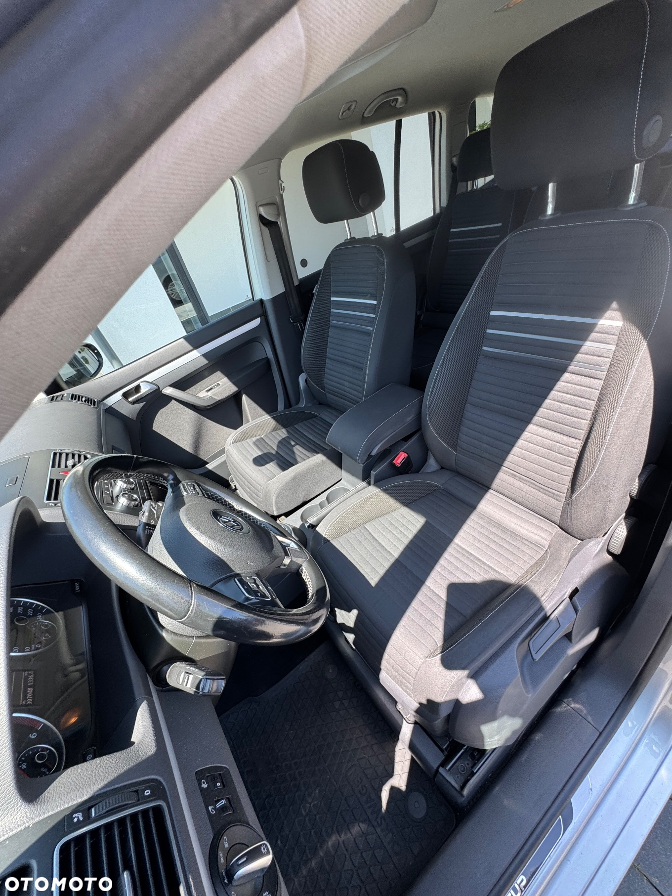 Volkswagen Touran 2.0 TDI DPF Highline DSG - 9