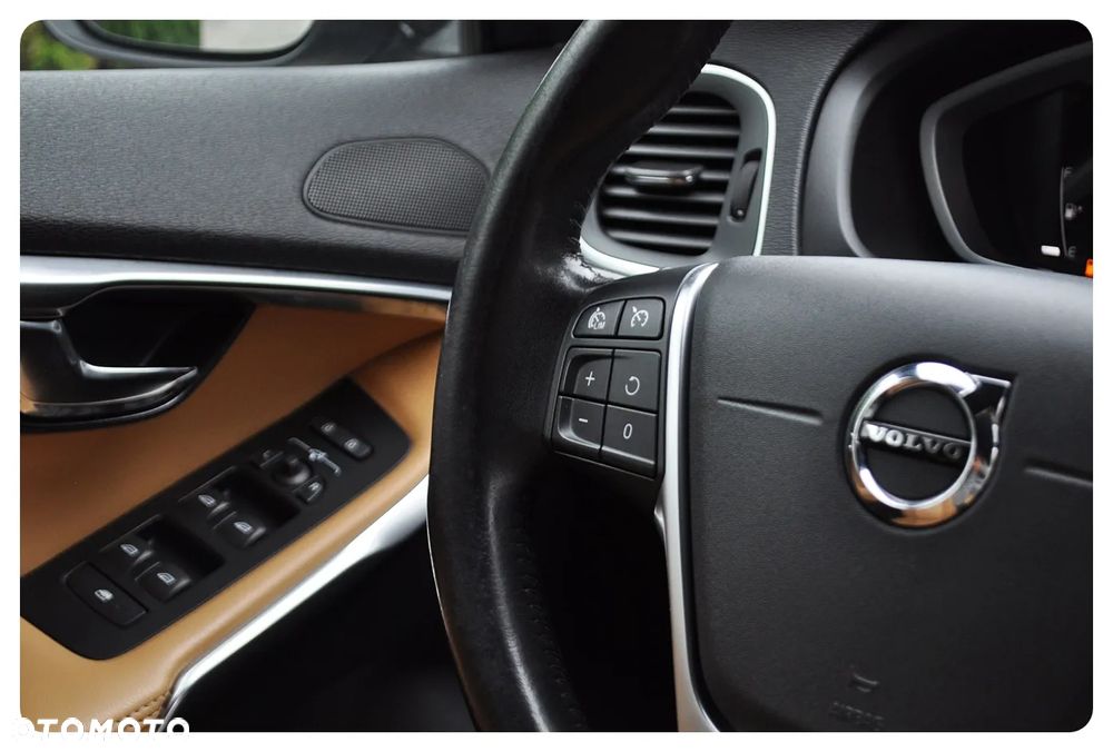 Volvo V40 T3 Inscription - 32