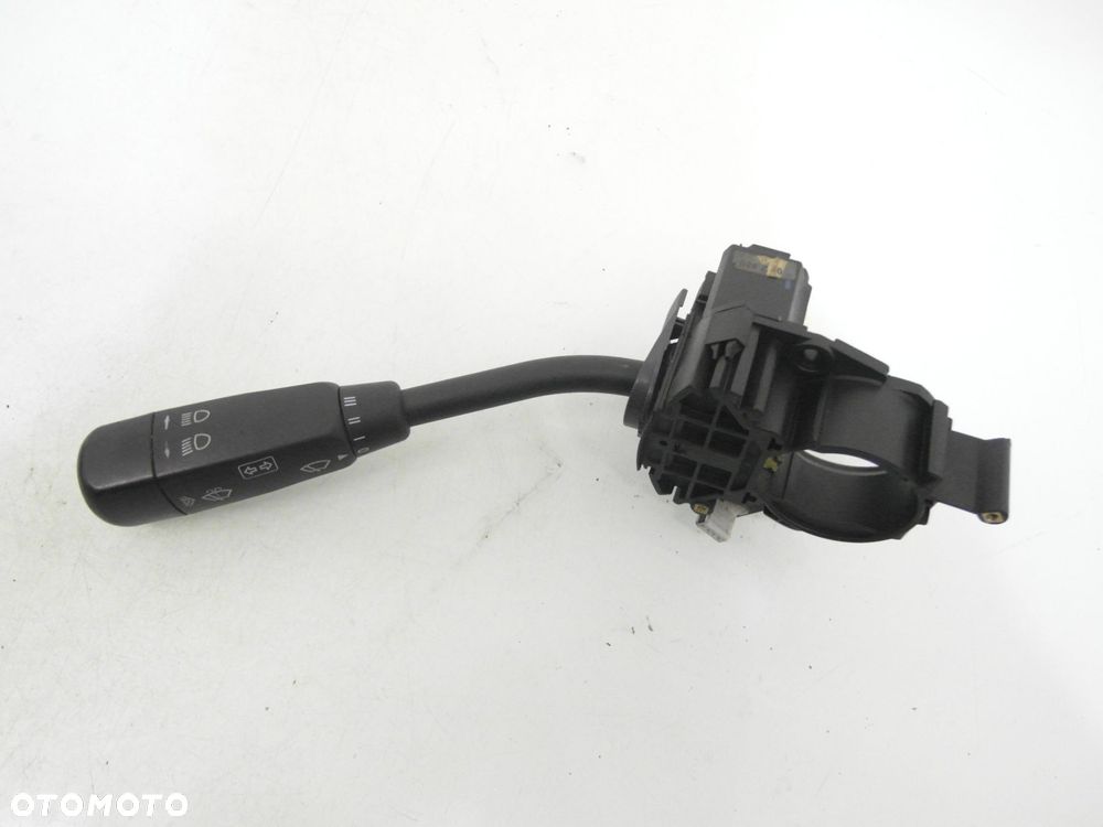 PRZEŁĄCZNIK KIERUNKOWSKAZÓW MERCEDES W168 1685450110 - 1