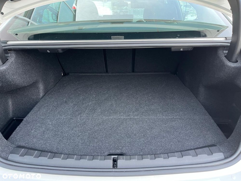 BMW Seria 3 330i xDrive - 21