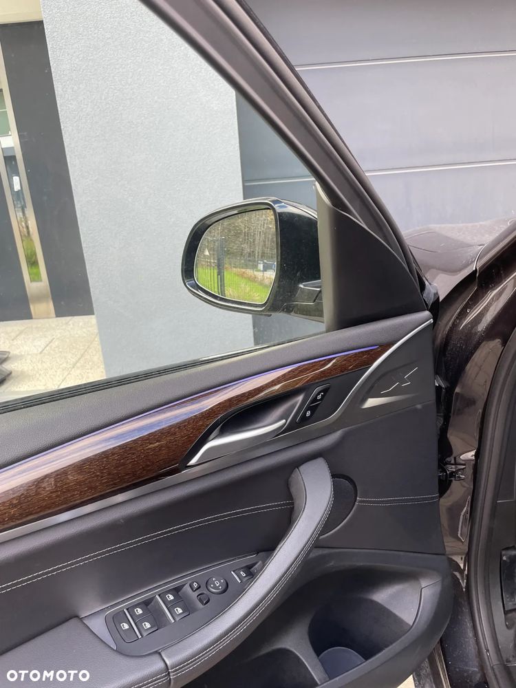 BMW X3 xDrive20d - 24