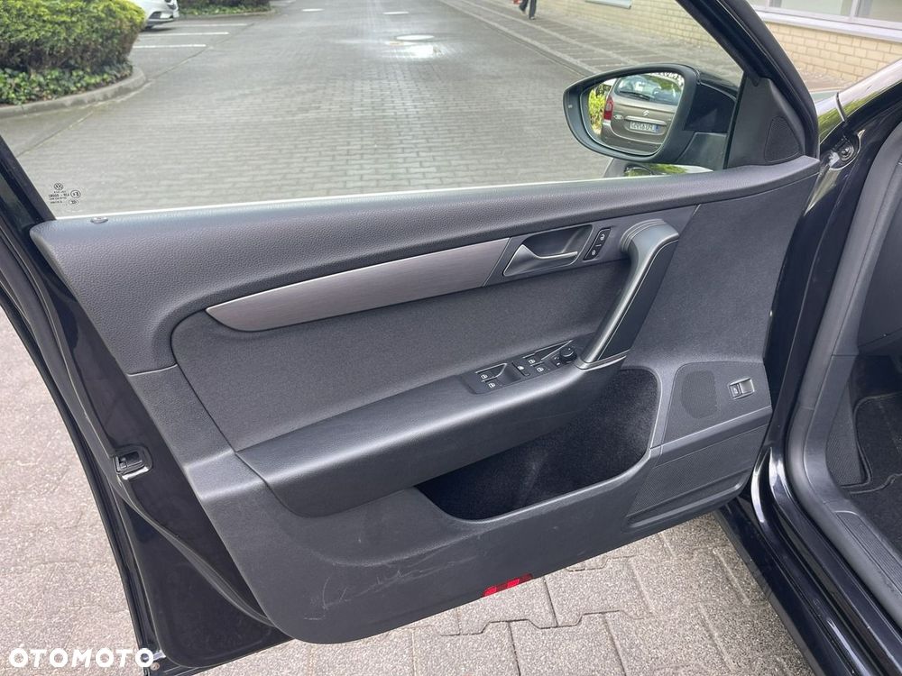 Volkswagen Passat - 17
