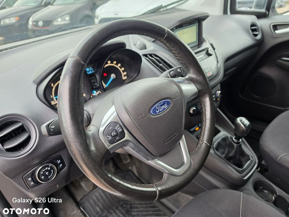 Ford Transit Courier - 33