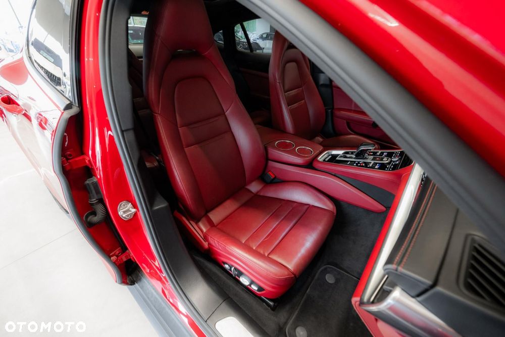 Porsche Panamera 4 E-Hybrid - 16