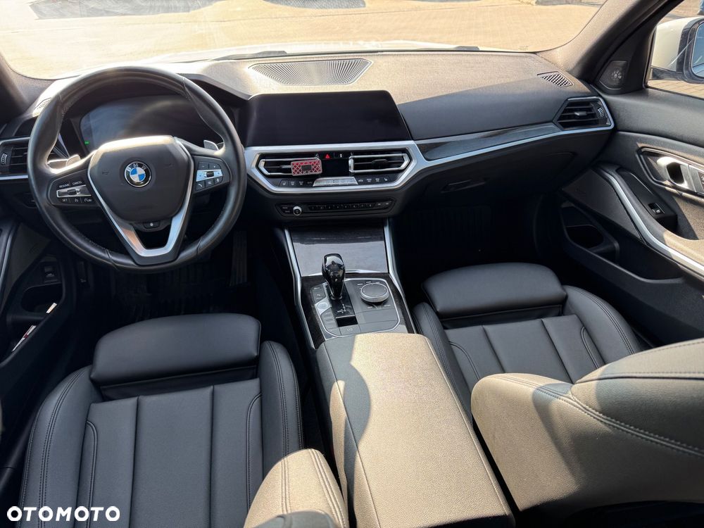 BMW Seria 3 330i Sport Line sport - 30