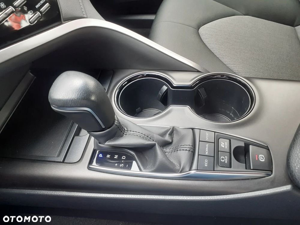 Toyota Camry - 20