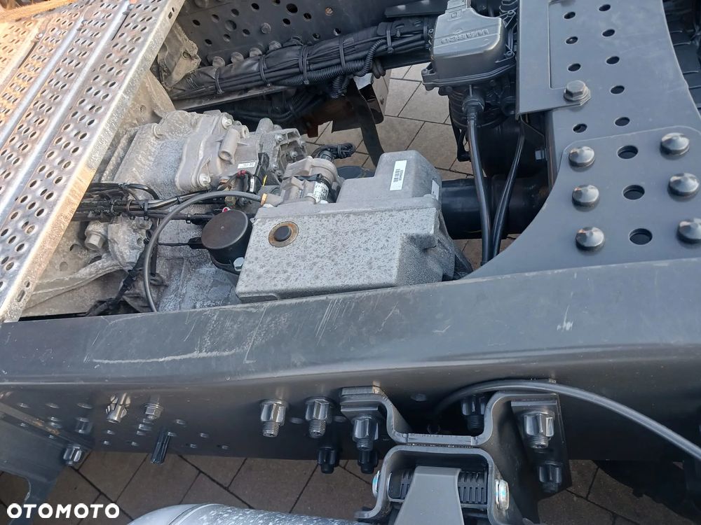 Mercedes-Benz 1851 - 9