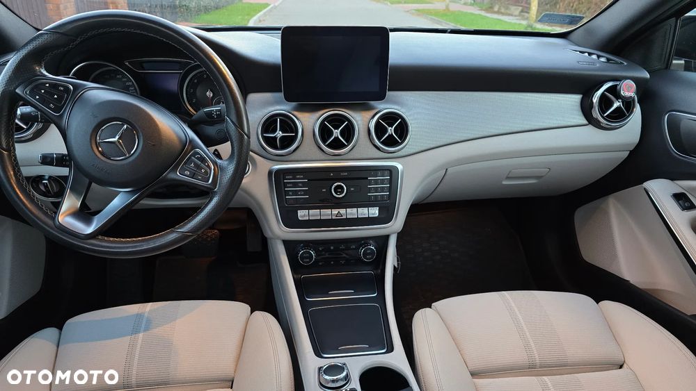 Mercedes-Benz GLA 200 7G-DCT AMG Line - 15