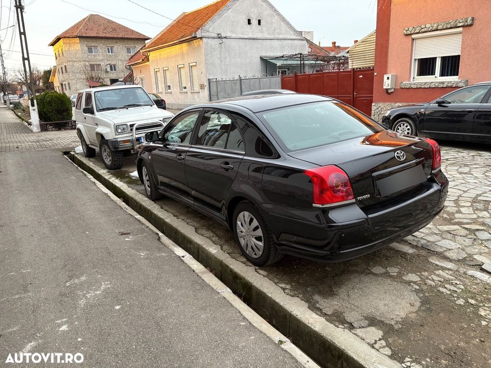 Toyota Avensis 2.0 D4D Sdn. Sol - 3