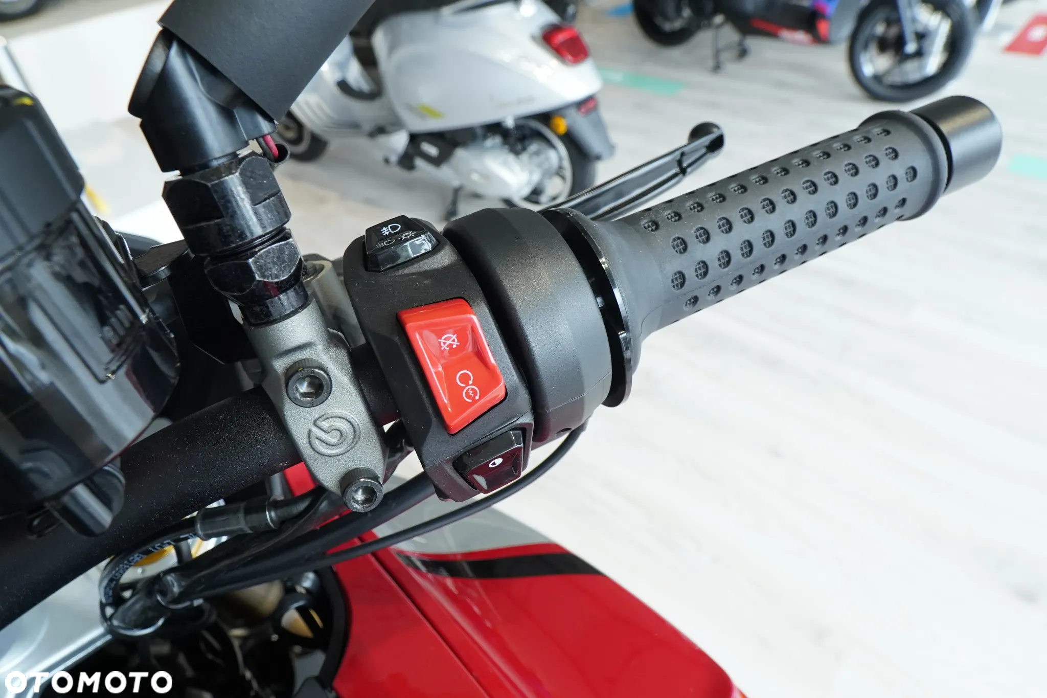 Moto Guzzi V100 Mandello - 14