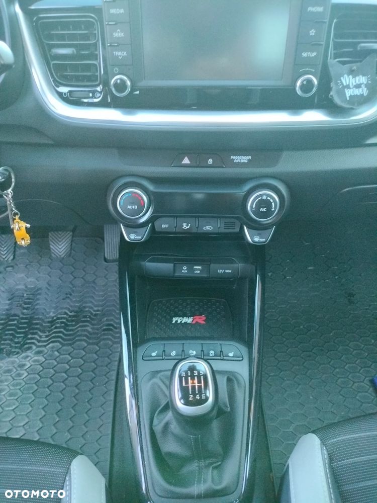 Kia Stonic 1.4 L - 13