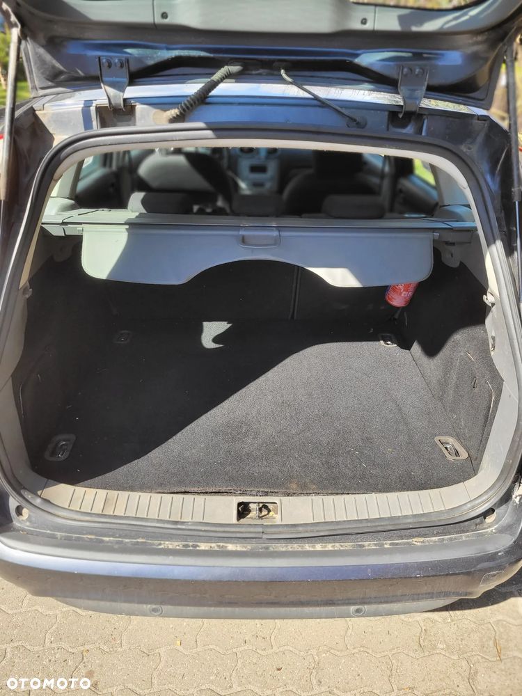 Ford Focus 2.0 TDCi DPF Ghia - 11