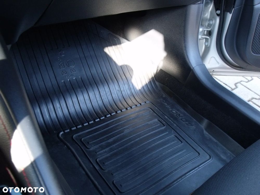 Toyota Corolla 1.8 Hybrid GR Sport Dynamic - 13