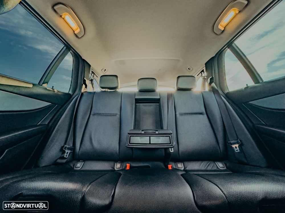 Mercedes-Benz E 200 - 10