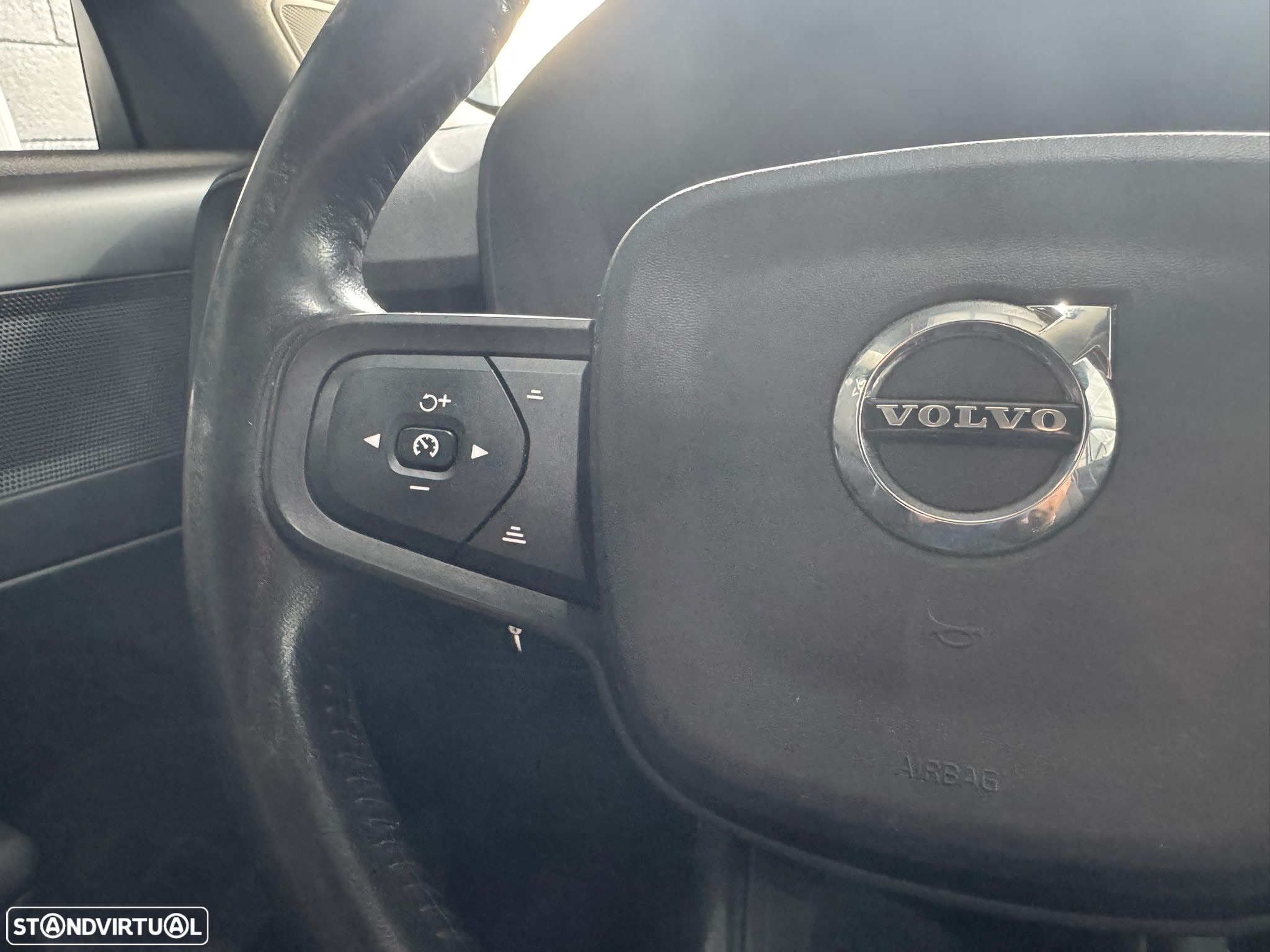 Volvo XC 40 2.0 D3 Momentum Plus Geartronic - 26