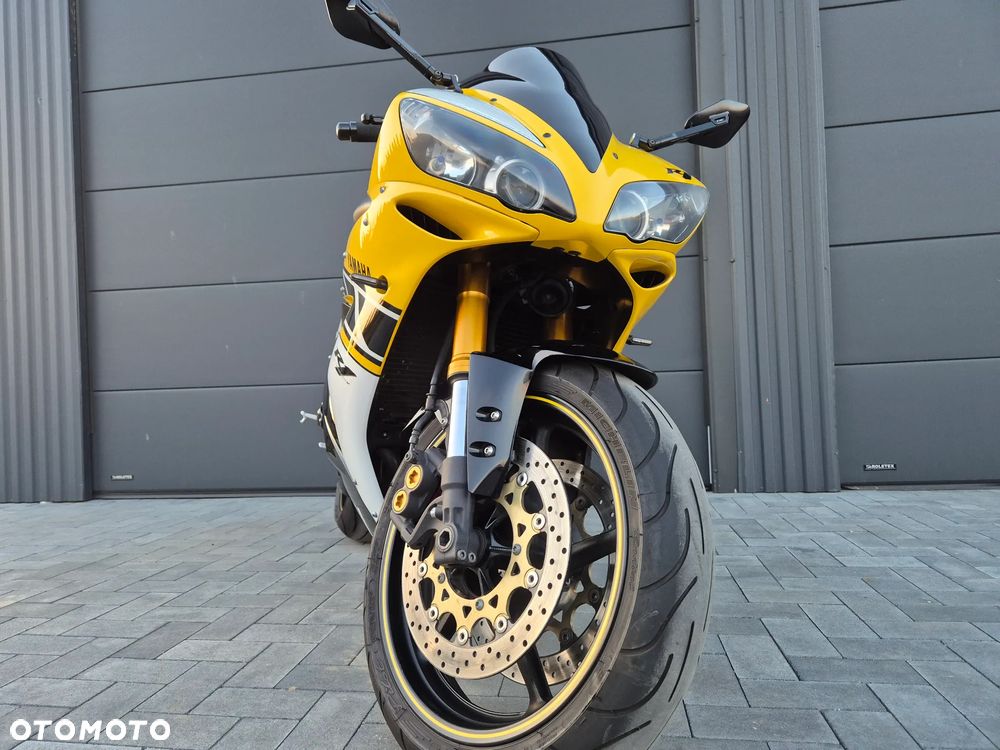 Yamaha R1 - 19